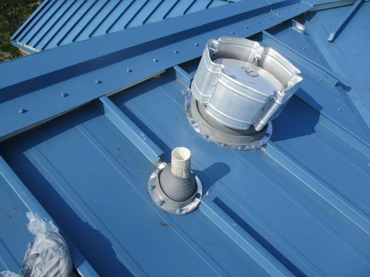Dachdurchführungen für optimale Energieeffizienz